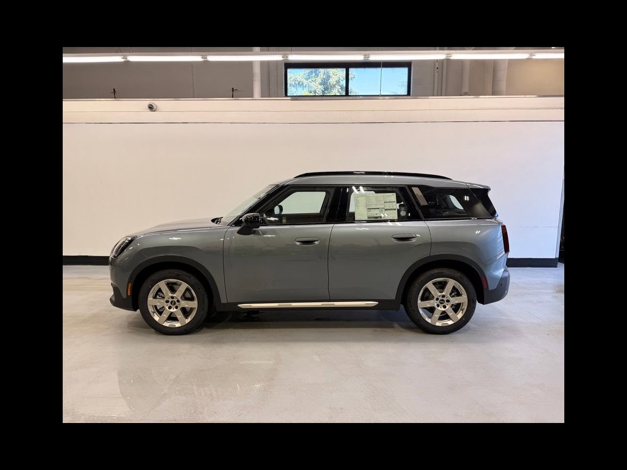 New 2027 Smokey Green Metallic MINI SIGNATURE PLUS image 2