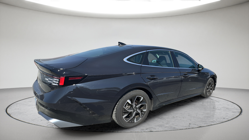 Used 2025 Blue Hyundai SEL image 4