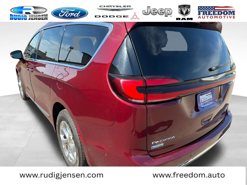 Used 2021 Red Chrysler Limited image 3