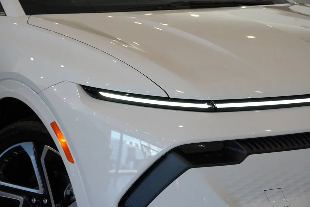 New 2026 Summit White Chevrolet LT image 31