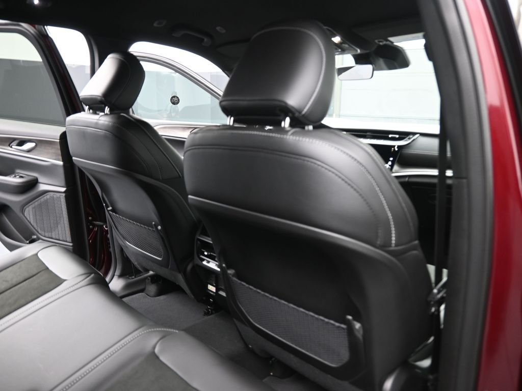 New 2026 Velvet Red Pearl-Coat Exterior Paint Jeep Altitude image 25