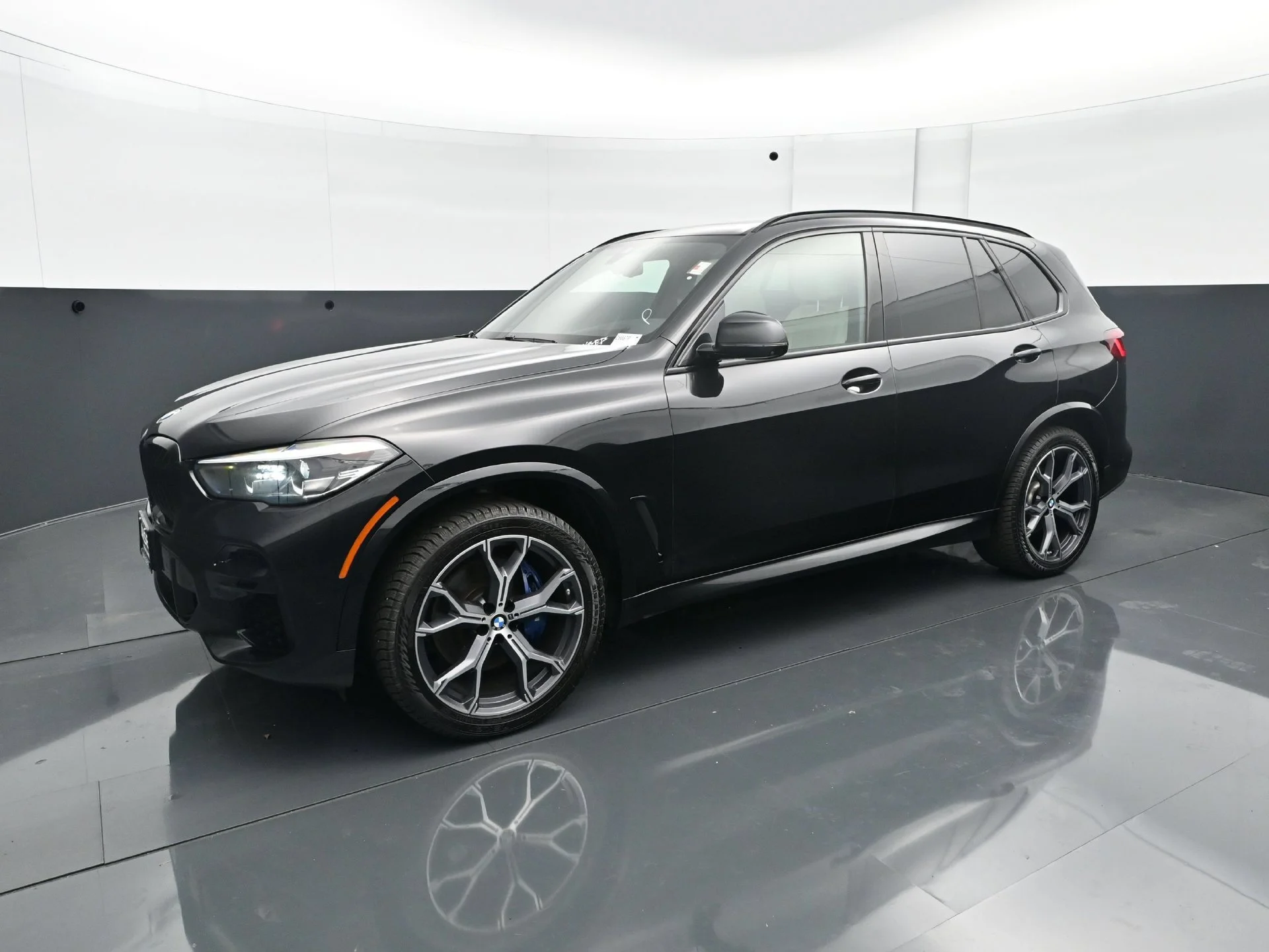 Used 2022 Black Sapphire Metallic BMW xDrive40i image 2