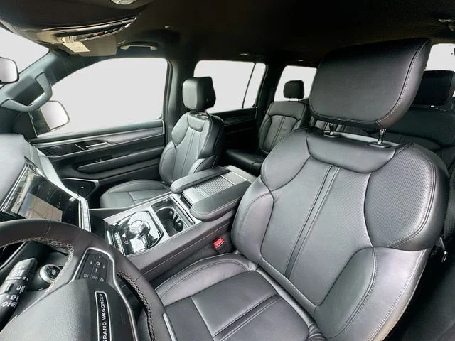 New 2026 Bright White Clear-Coat Exterior Paint Jeep Limited Altitude image 25