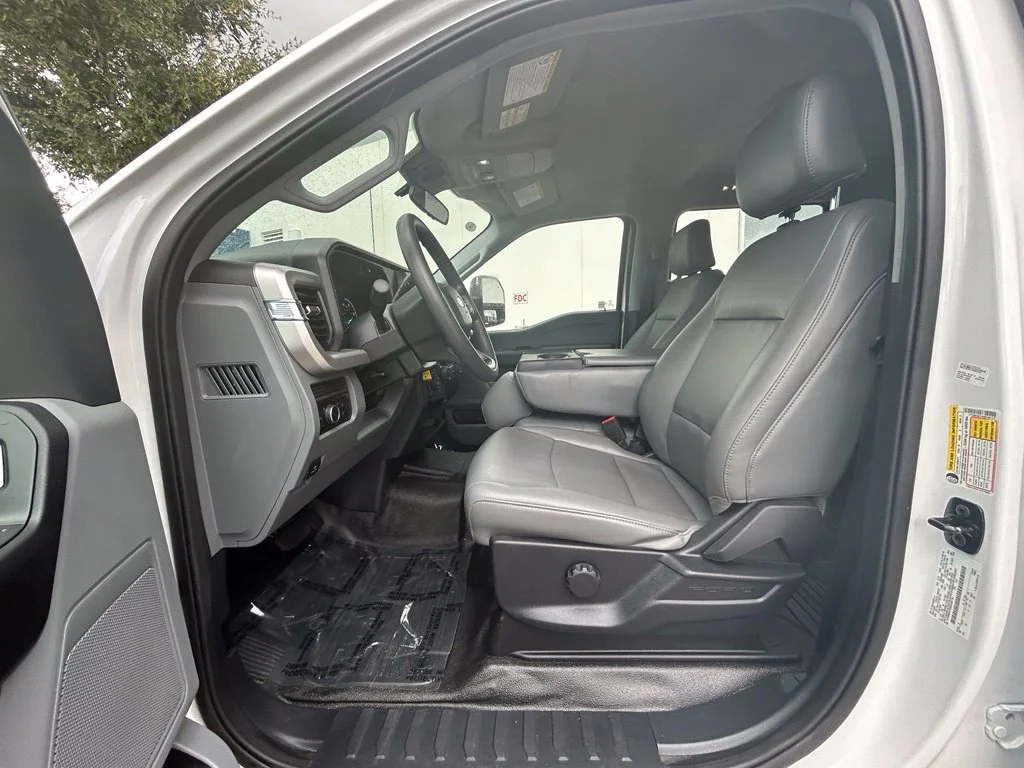 Certified Used 2025 Oxford White Ford XL image 11