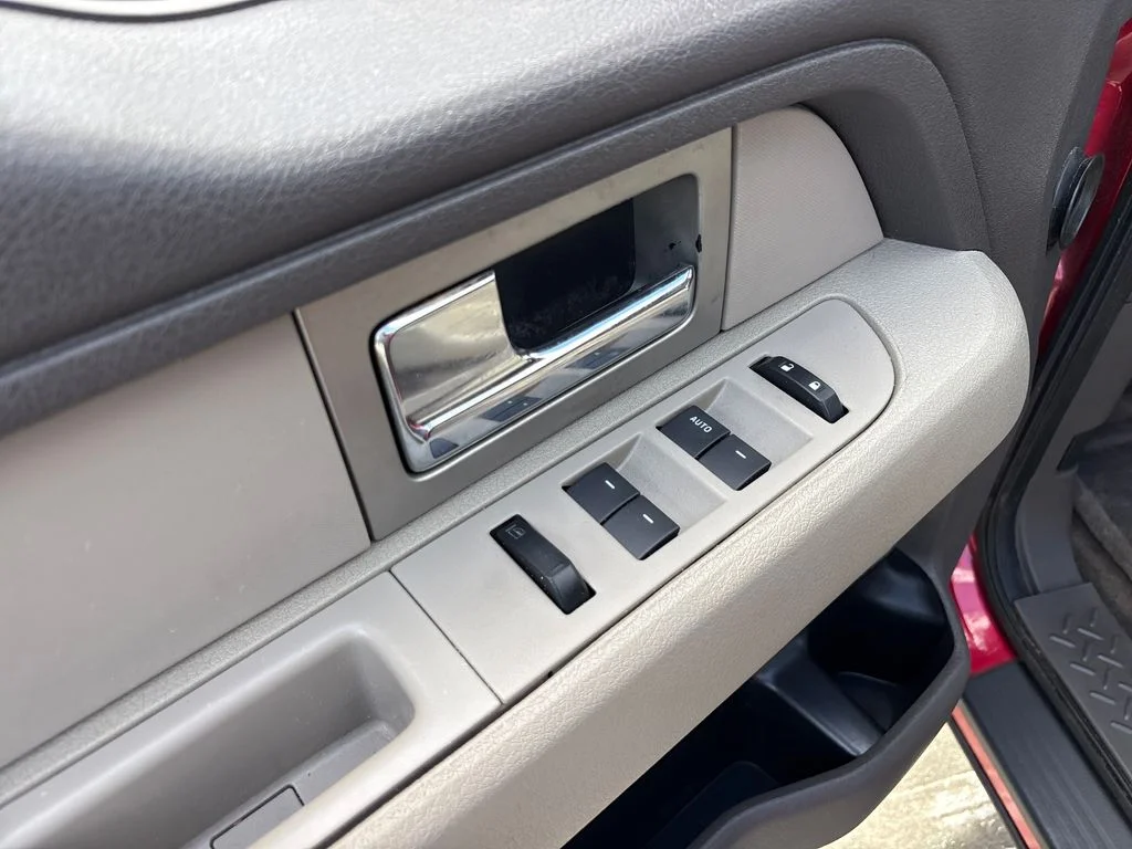 Used 2010 Red Ford XLT image 17
