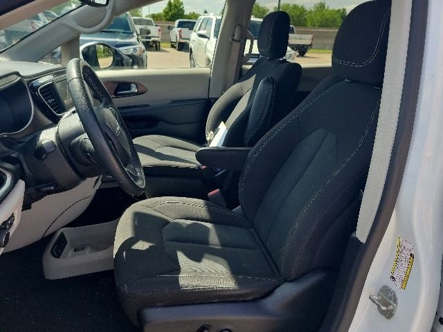 Used 2023 White Chrysler LX image 17