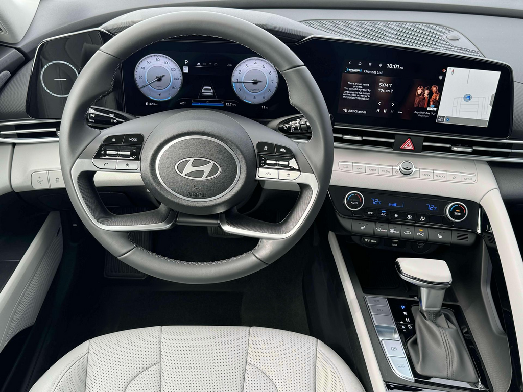 2025 Hyundai Elantra Limited - Photo 18