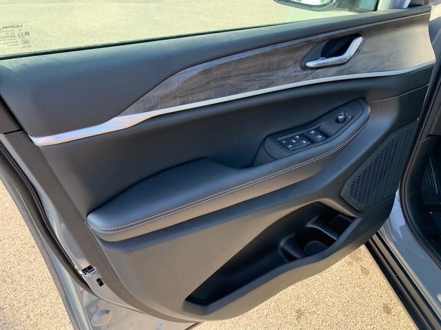 New 2027 Sting-Gray Clearcoat Jeep Laredo Altitude image 15
