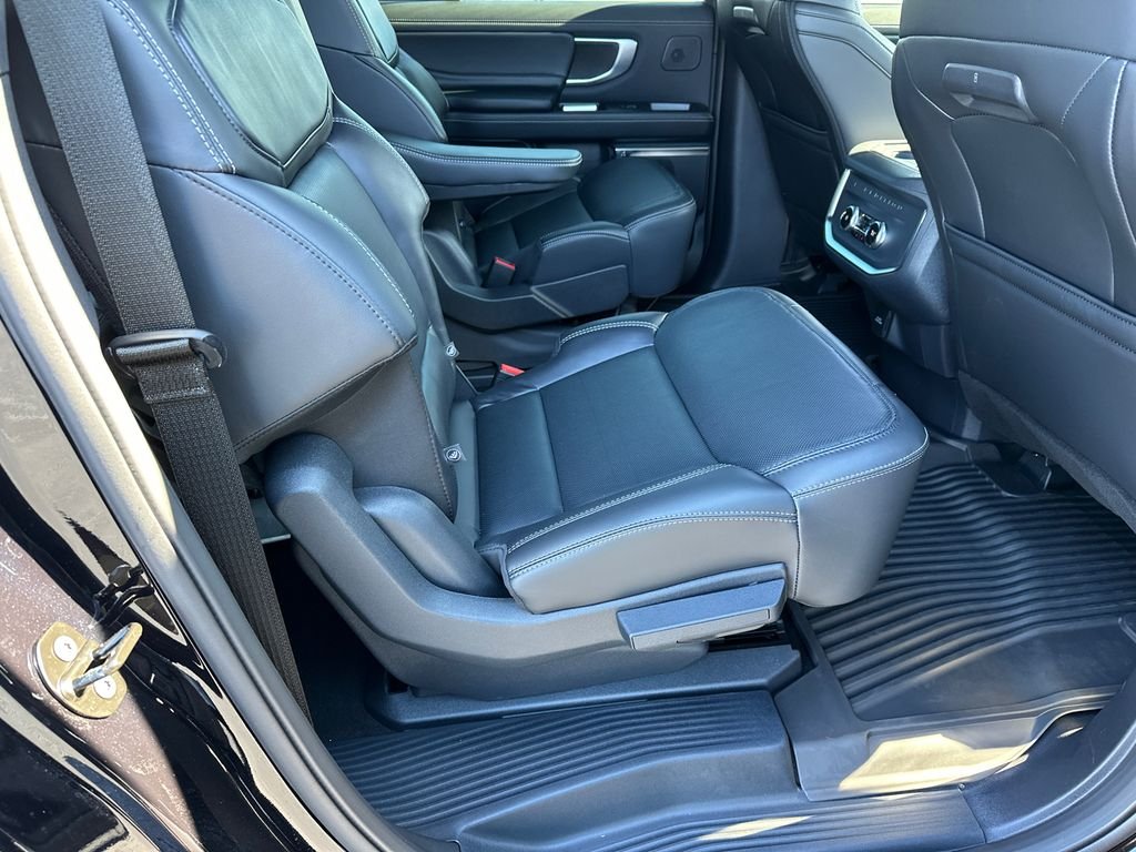 New 2025 Black Ford Platinum image 15