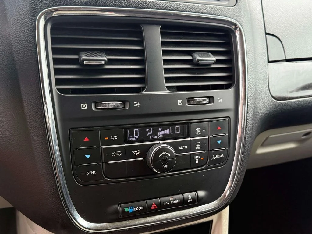 Used 2011 Gray Dodge Crew image 22