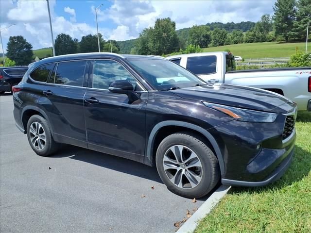 Used 2022 Brown Toyota XLE image 4