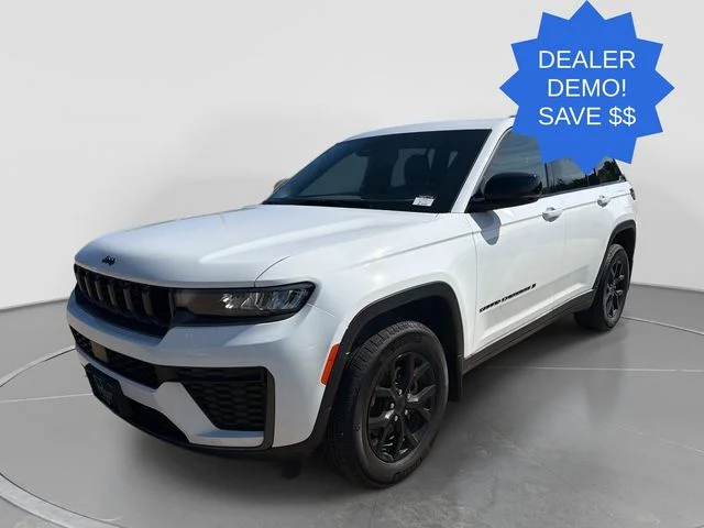 New 2026 Bright White Clear-Coat Exterior Paint Jeep Altitude image 8