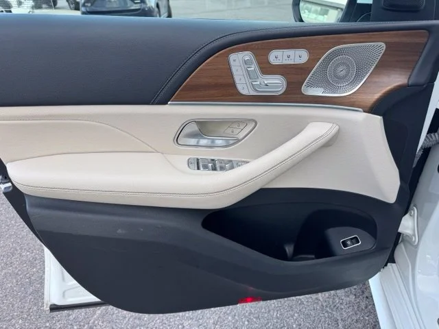 Used 2022 White Mercedes-Benz 4MATIC® image 11