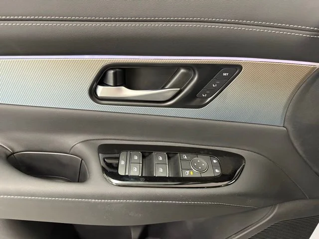 New 2025 Everest White TriCoat Nissan SL image 12