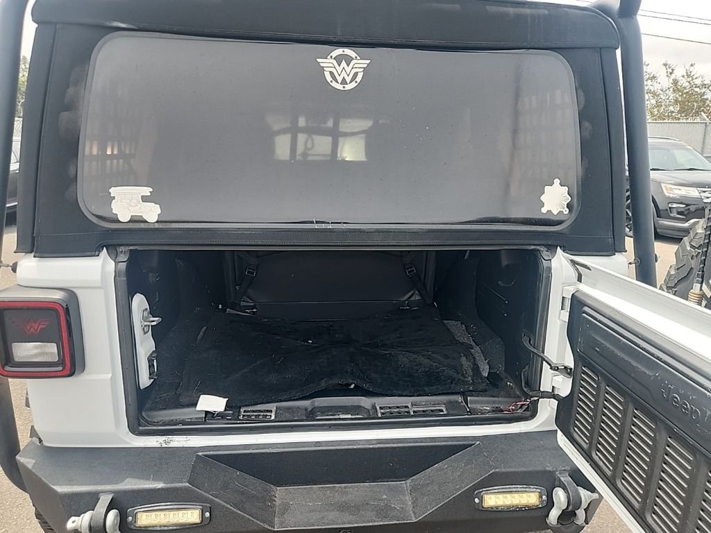 Used 2018 White Jeep Unlimited Sport S image 18