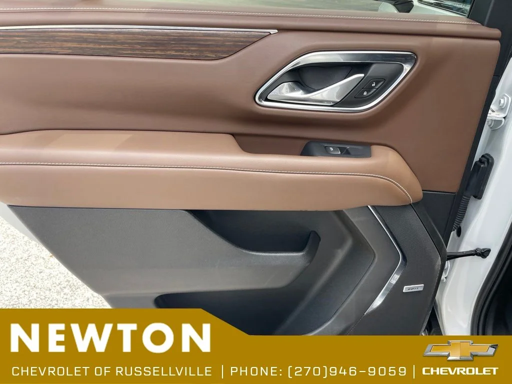 Used 2024 Pearl Chevrolet High Country image 40