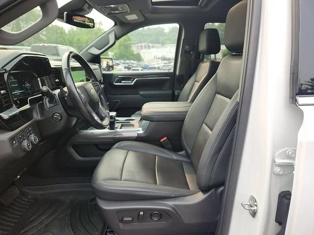 2025 Chevrolet Silverado 1500 LTZ - Photo 13