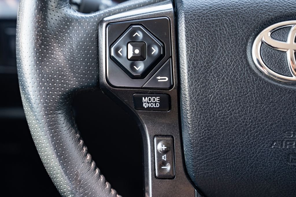Used 2018 Super White Toyota TRD Off-Road image 17