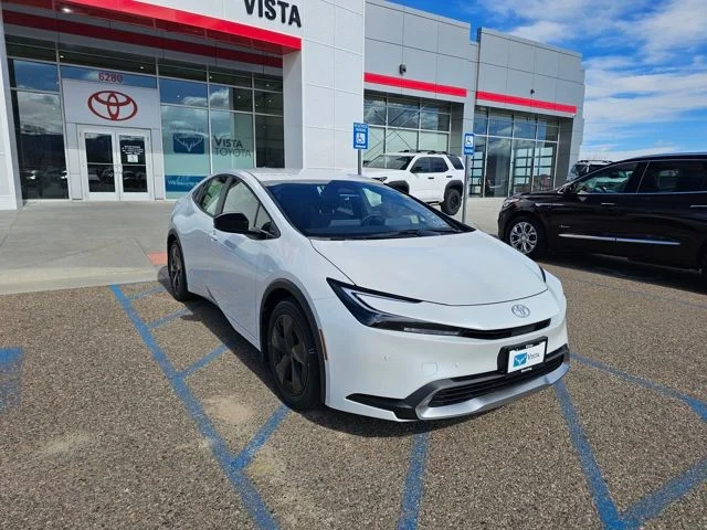 New 2026 Wind Chill Pearl <sup>1</sup> Toyota  SE image 3