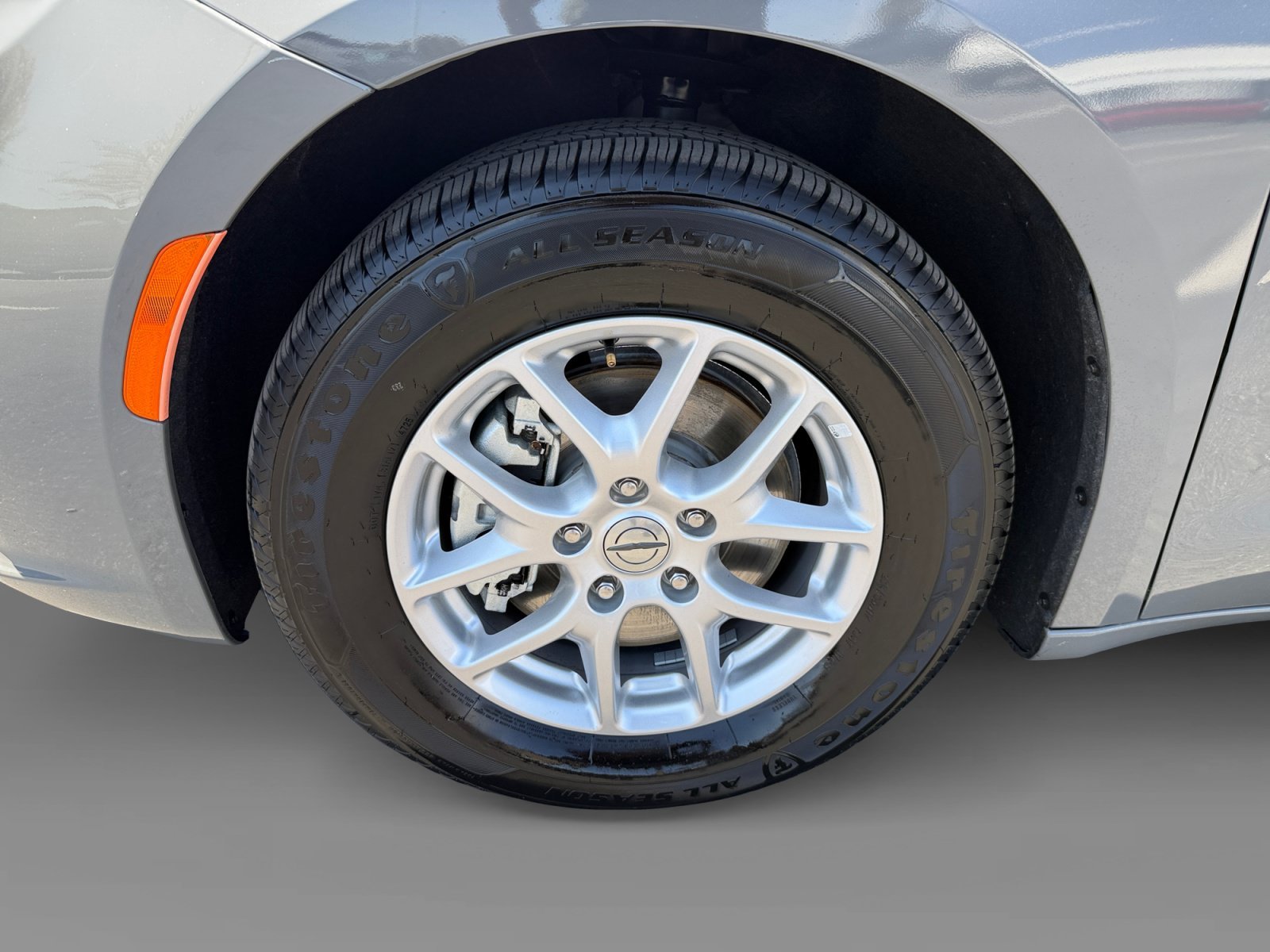 Used 2022 Ceramic Gray Clearcoat Chrysler Touring L image 9