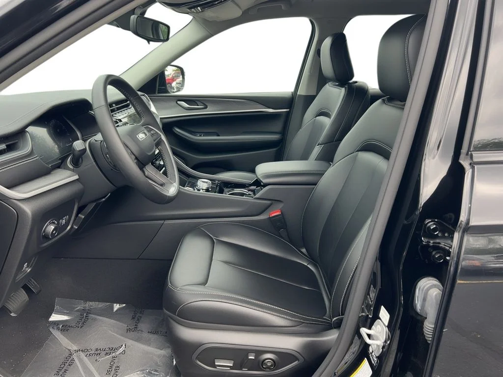 Used 2023 Black Jeep Limited image 6