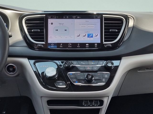 Used 2024 Silver Chrysler Touring L image 32