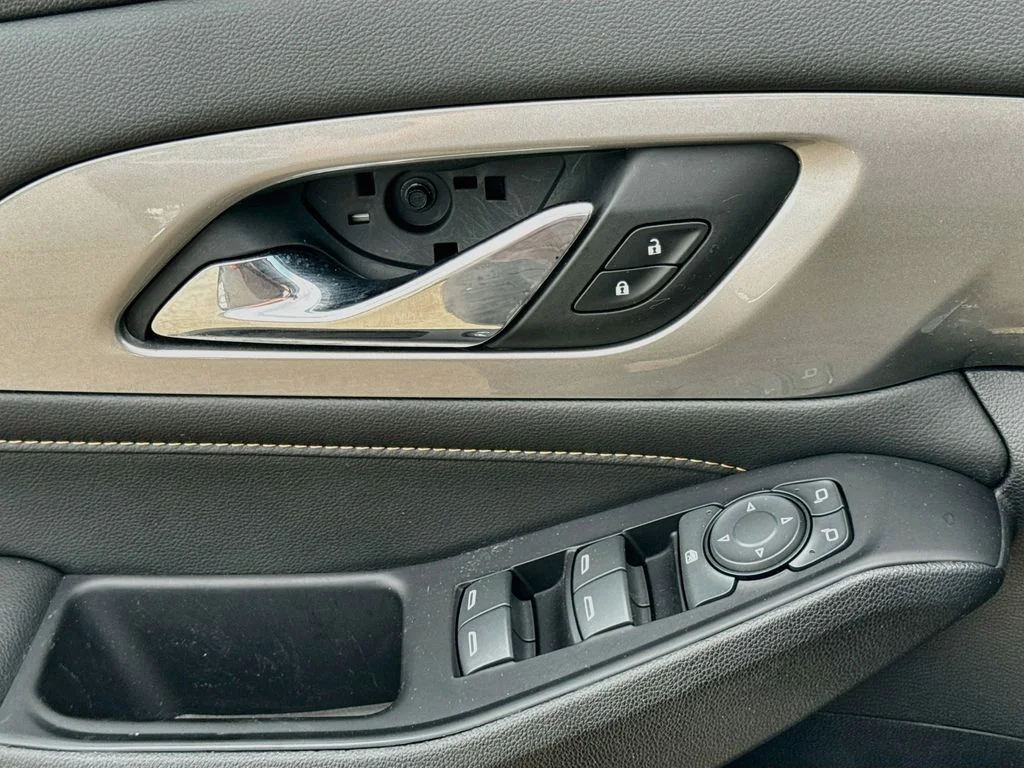Used 2019 Gray Chevrolet LS image 21