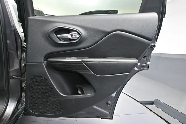 Used 2015 Gray Jeep Limited image 44