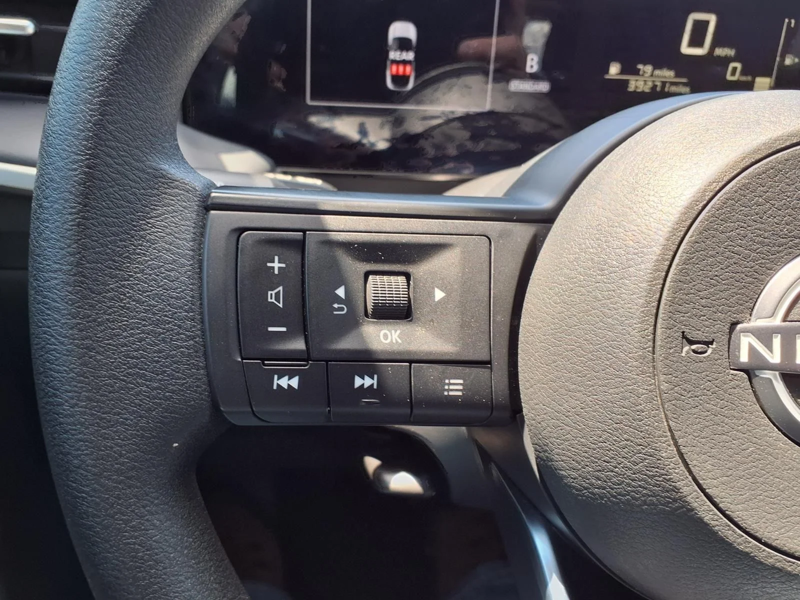 Used 2025 White Nissan S image 21