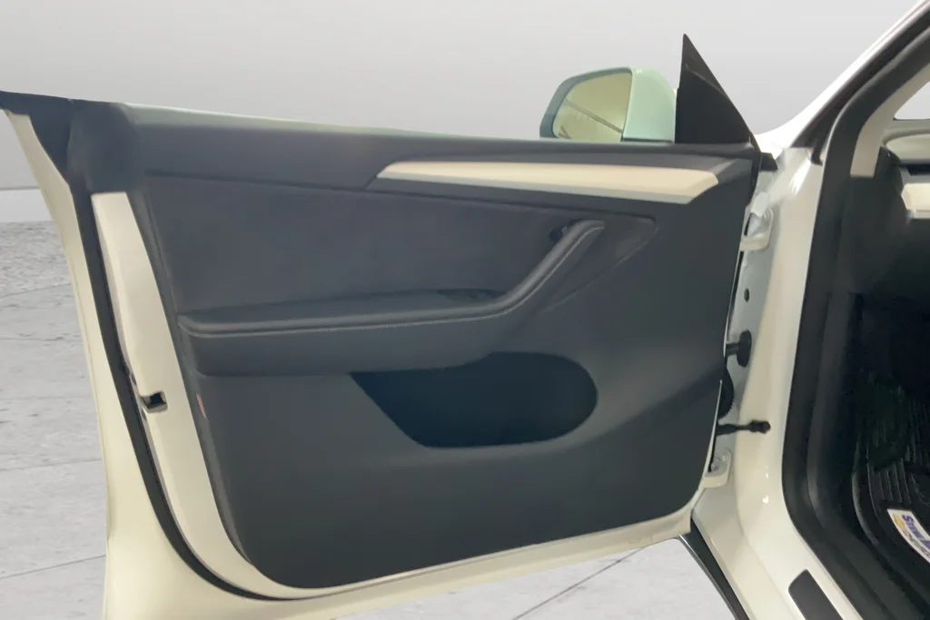 2024 Tesla Model Y Long Range - Photo 10