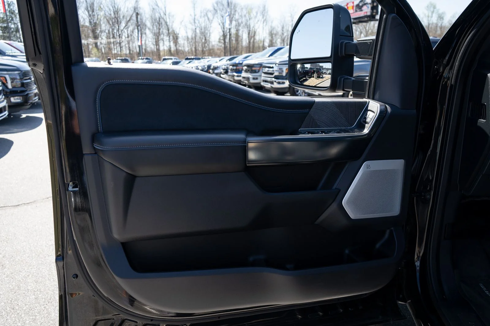 2025 Ford F-450 Super Duty Platinum - Photo 29