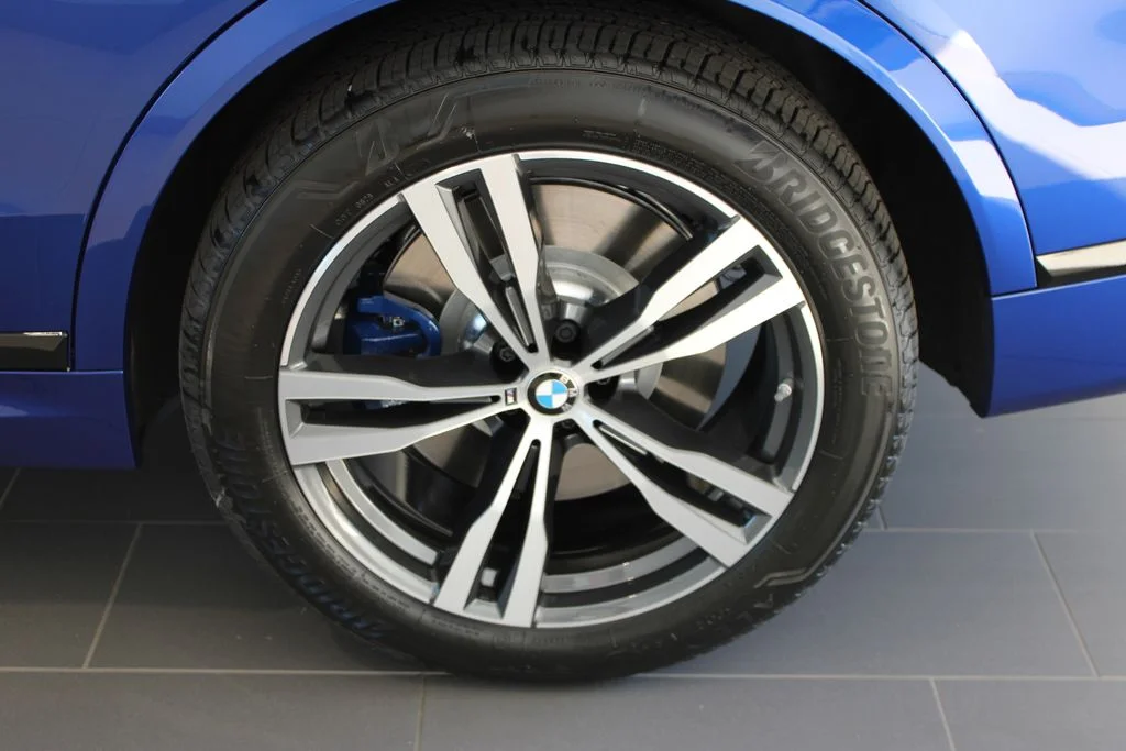 Used 2025 Blue Metallic BMW M60i image 34
