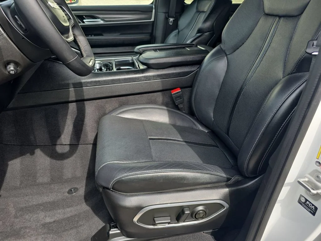Used 2024 White Jeep Series II image 17