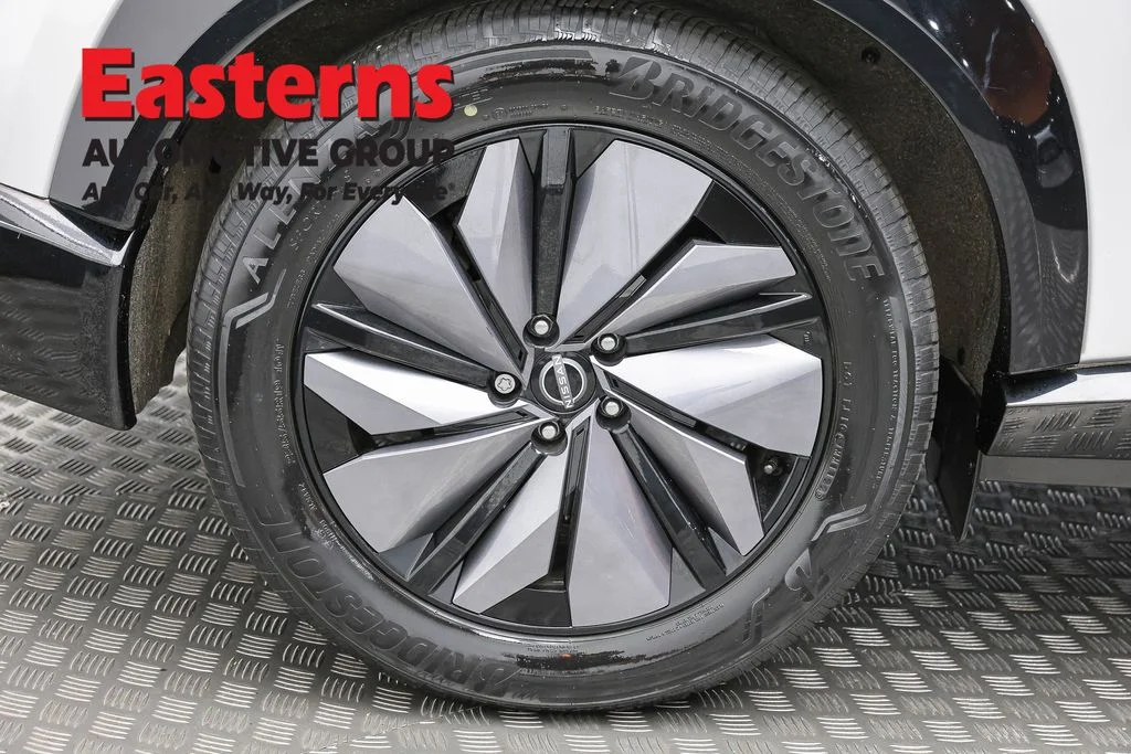 Used 2023 Silver Nissan ENGAGE image 28