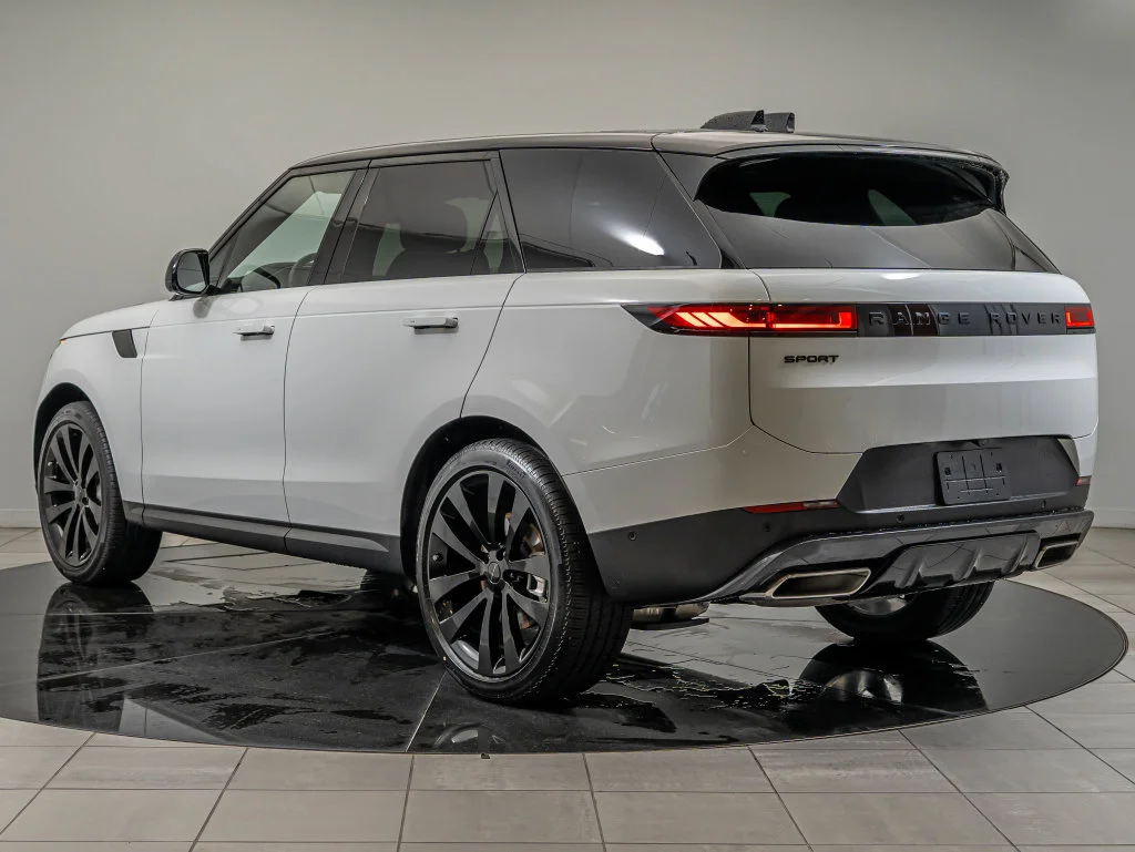 Used 2026 Fuji White Land Rover SE image 6