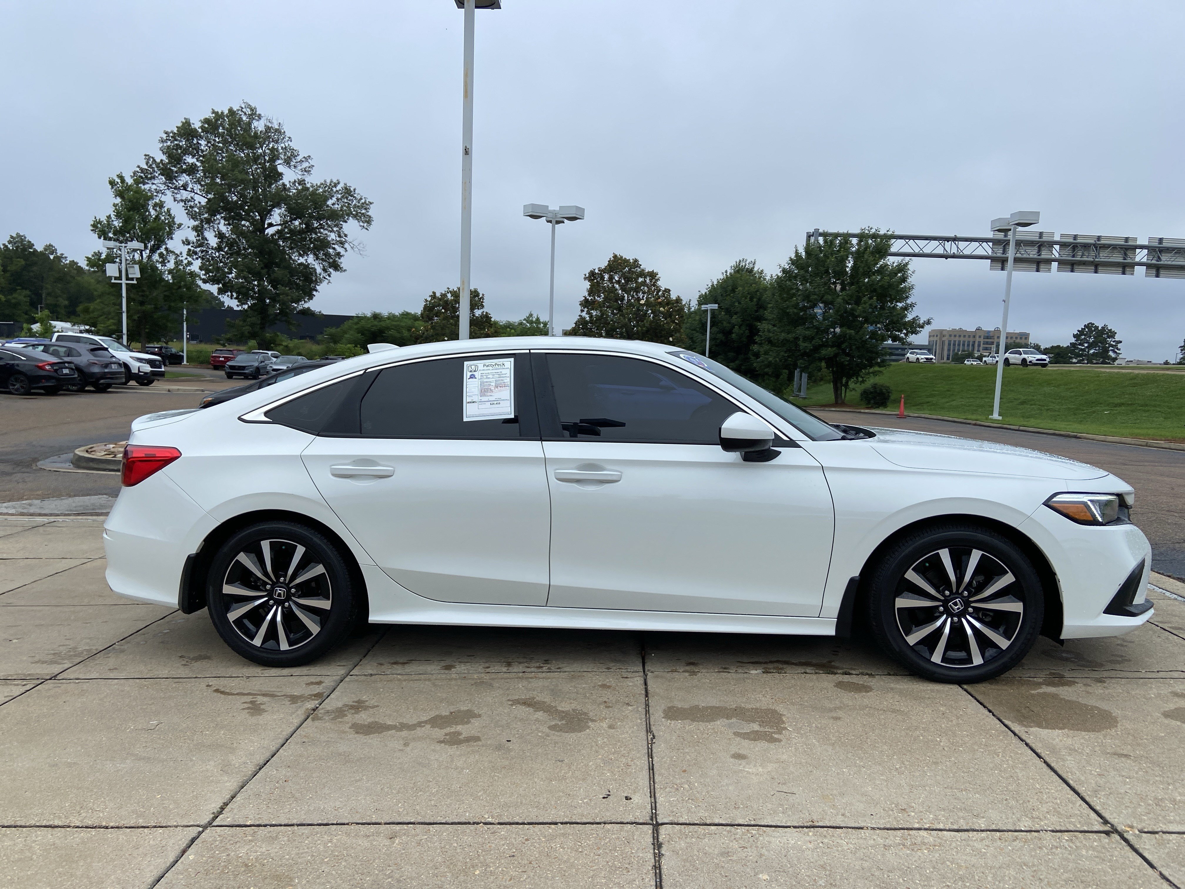 Used 2024 Platinum White Pearl Honda EX image 13