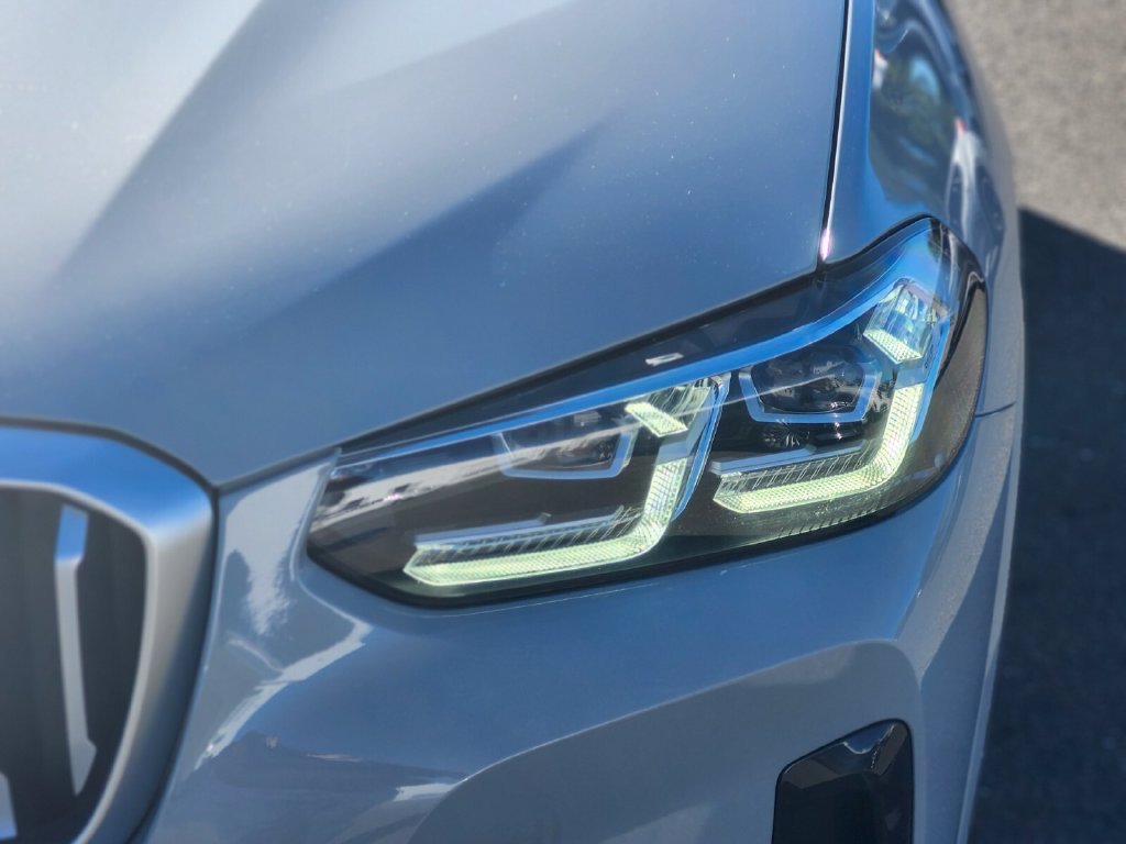 Used 2023 Gray BMW xDrive30i image 9