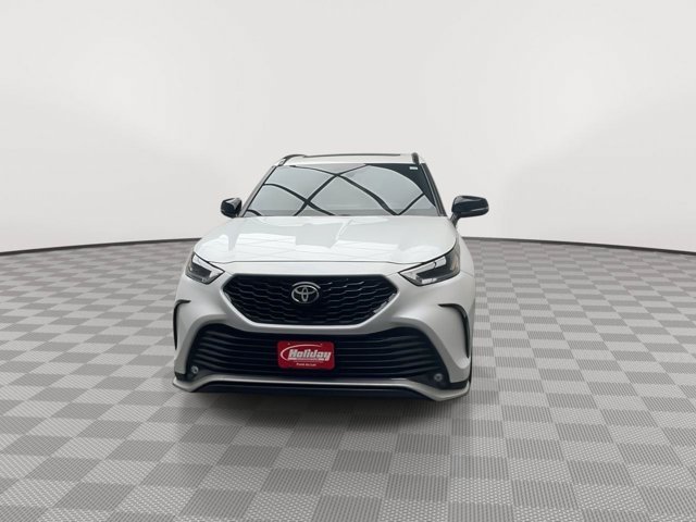 Used 2022 Wind Chill Pearl Toyota XSE image 36