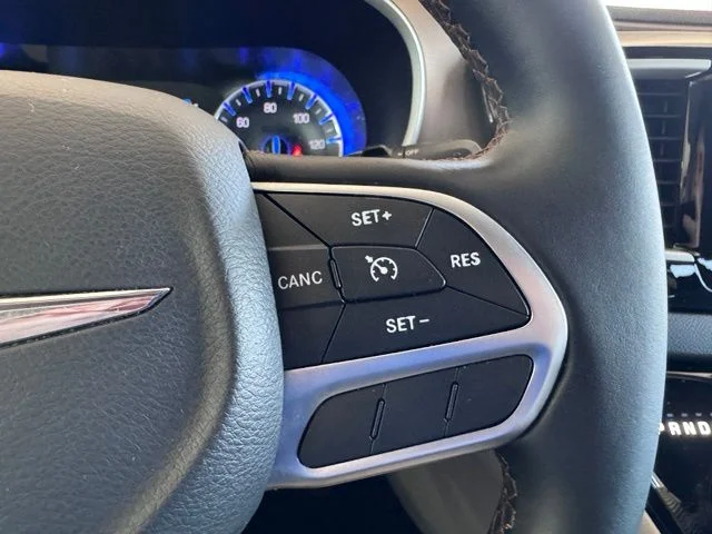 Used 2017 Bright White Clearcoat Chrysler Touring L image 18