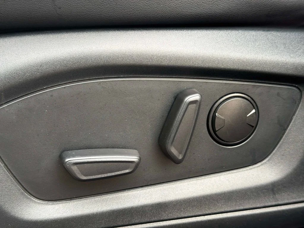 Used 2023 Agate Black Metallic Ford XLT image 22