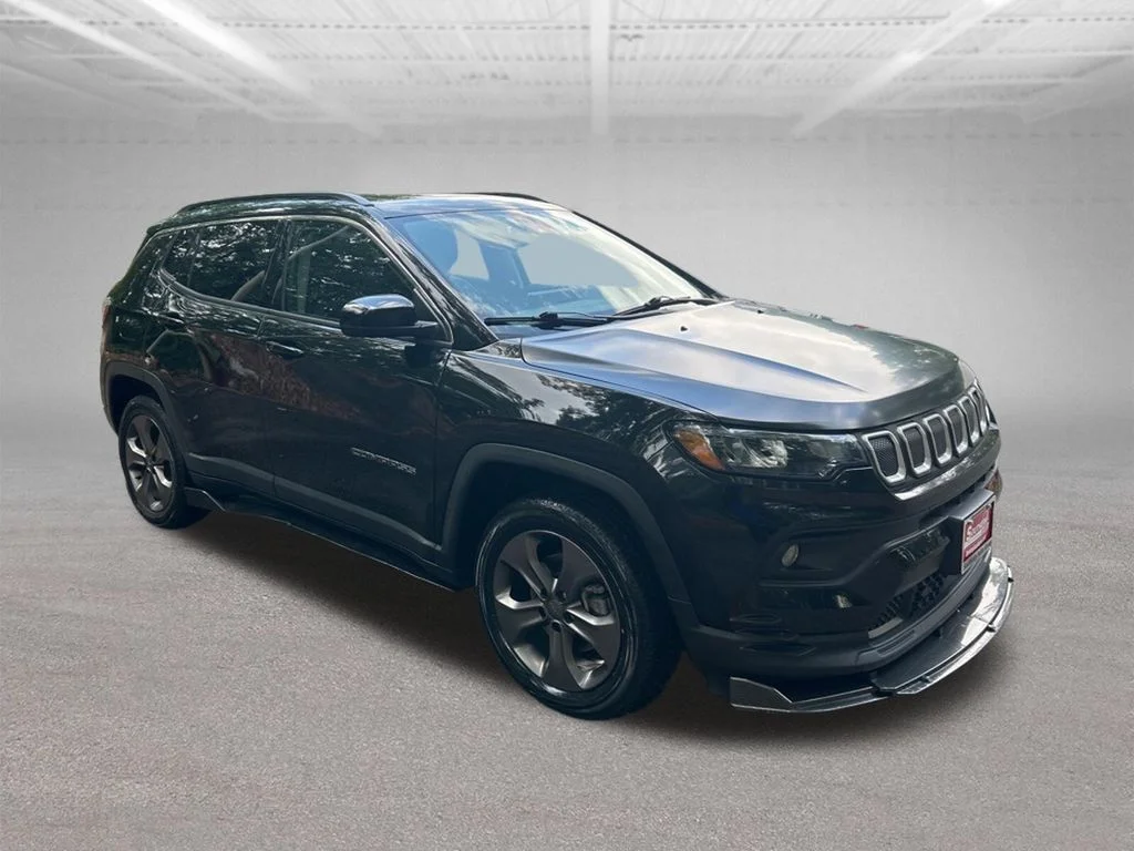 Used 2022 Black Jeep Latitude Lux image 8