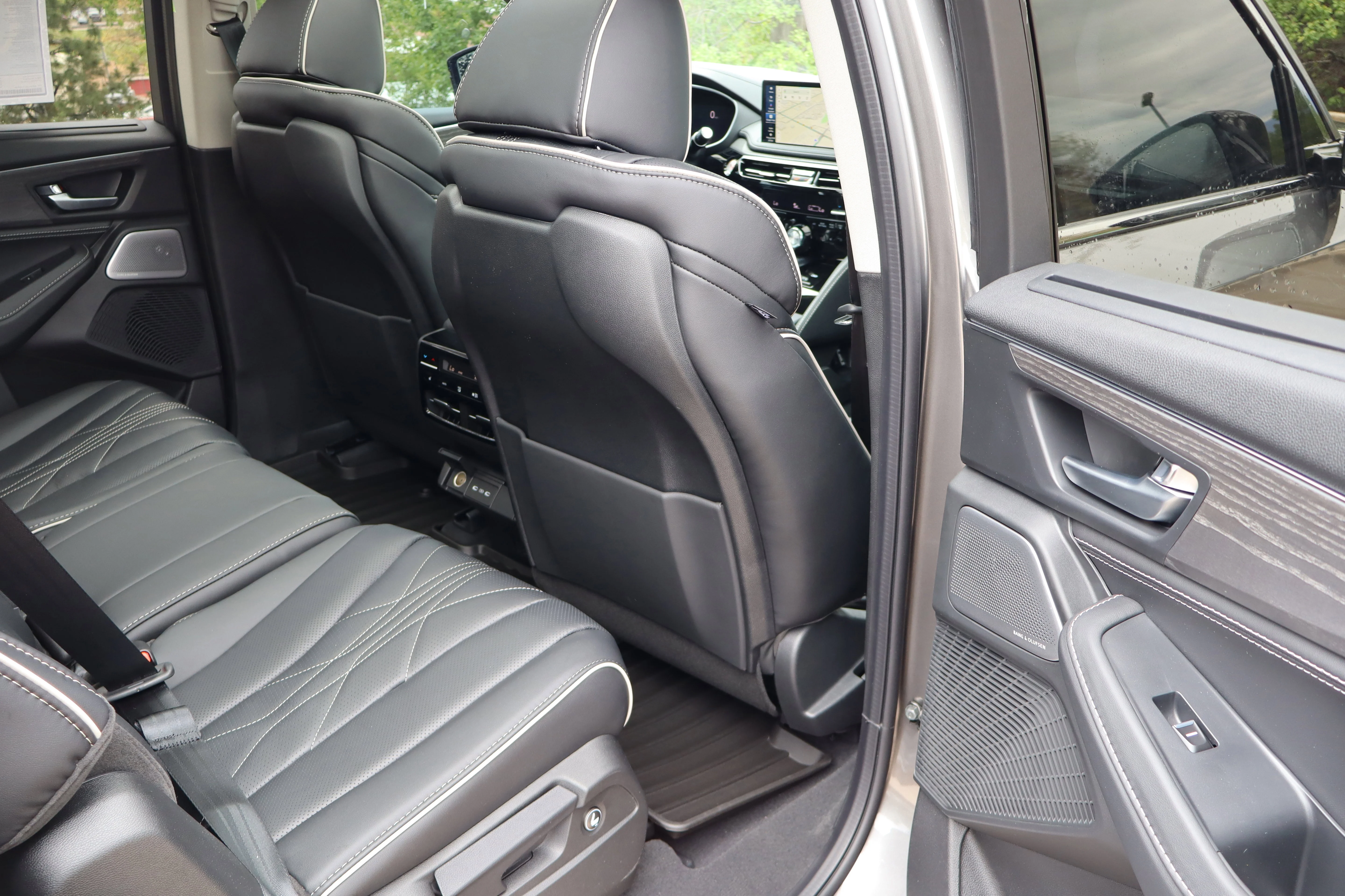 New 2026 Liquid Carbon Metallic Acura w/Advance Package image 31