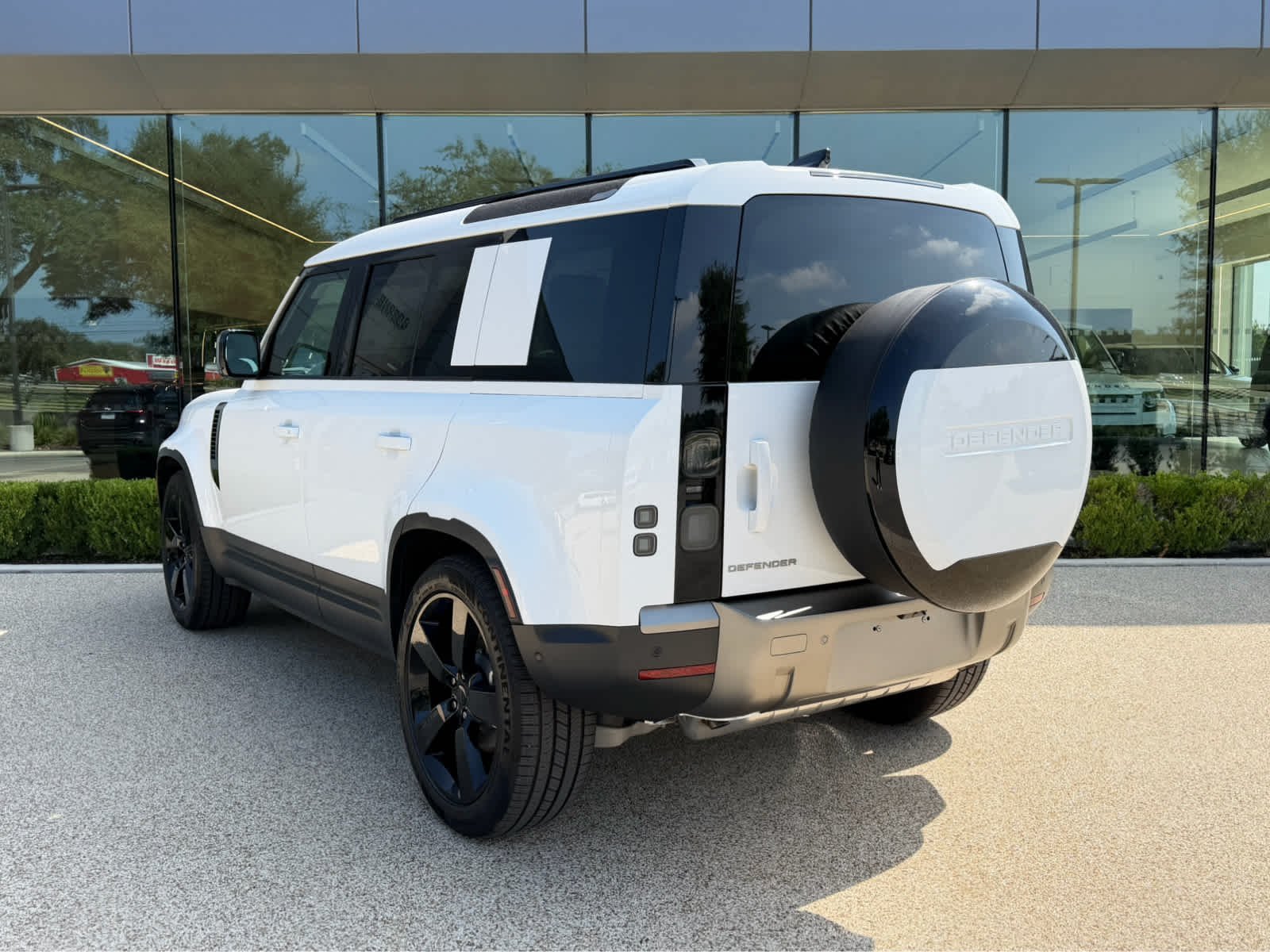 New 2026 Fuji White Land Rover S image 6