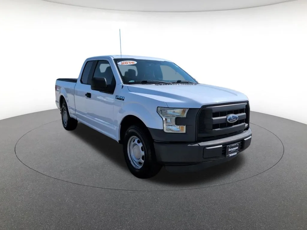 Used 2016 White Ford XL image 3