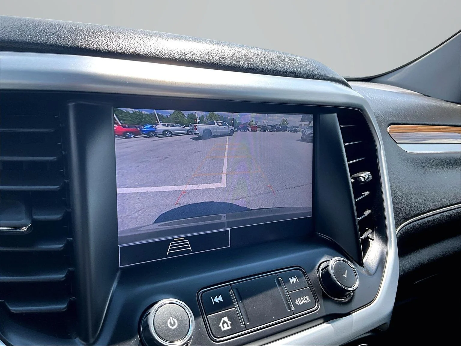 Used 2022 Black GMC SLE image 22