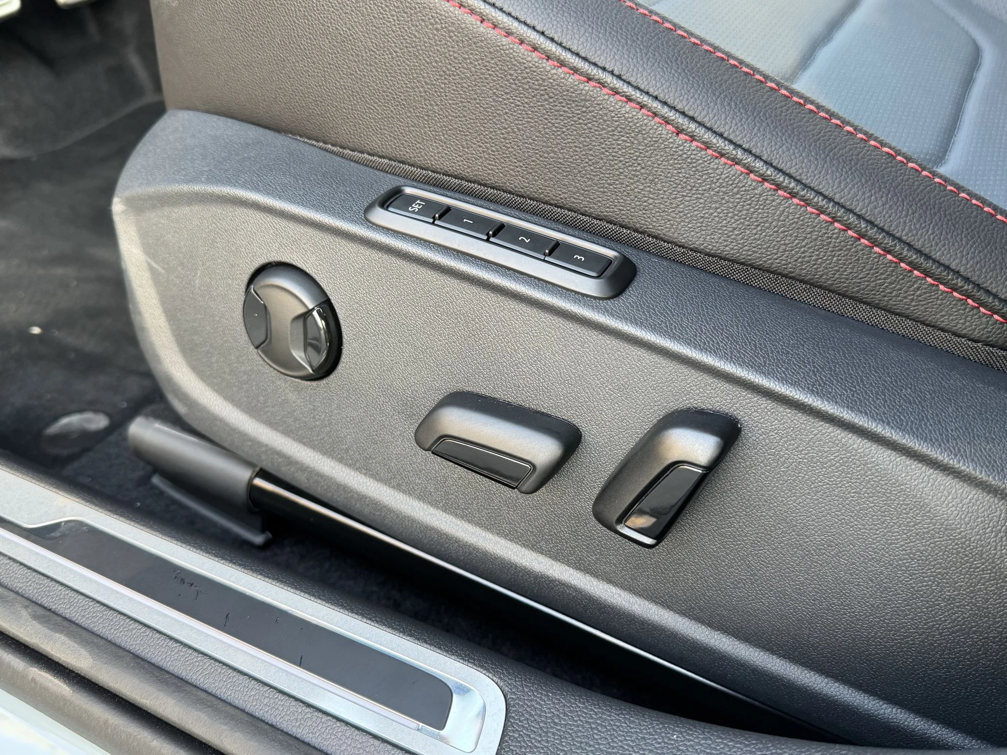 New 2026 Monument Gray w/Deep Black Roof Volkswagen Autobahn image 15