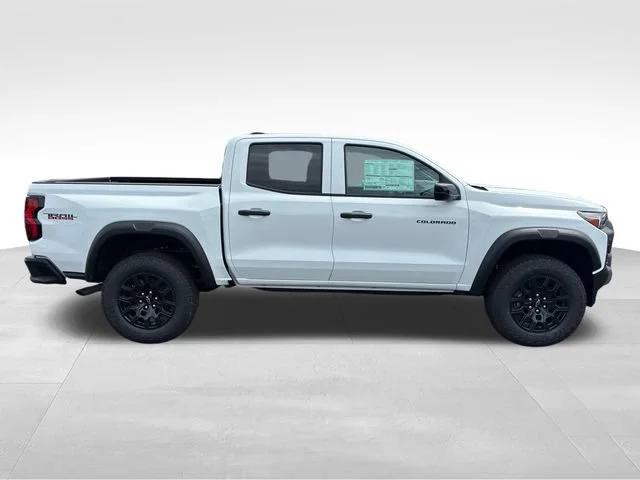 New 2026 Summit White Chevrolet Trail Boss image 7