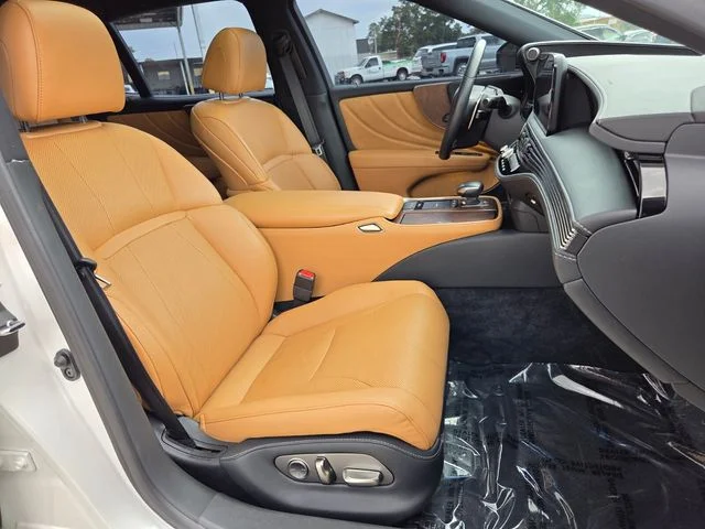 Used 2022 White Lexus 500 Base image 14
