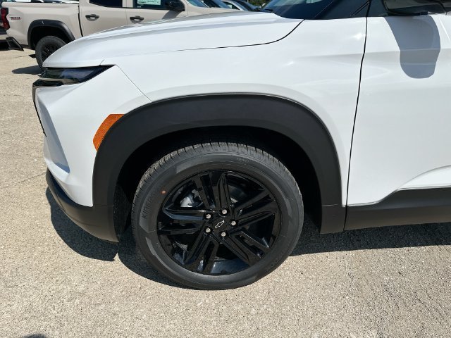 New 2026 Summit White Chevrolet LT image 35