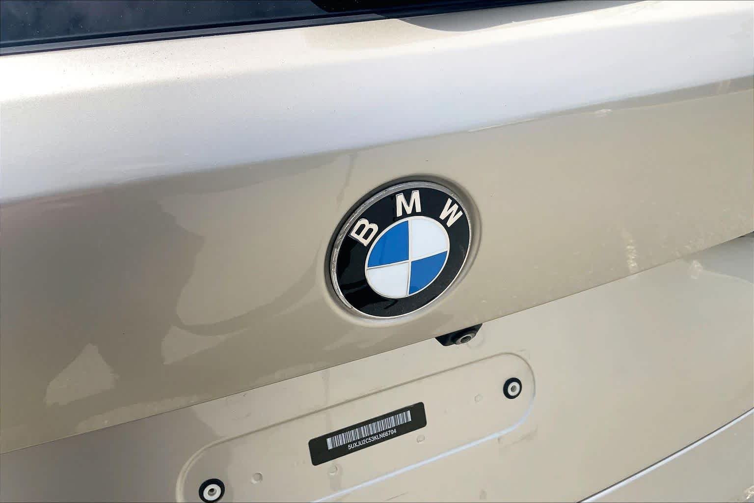 Used 2019 Sunstone Metallic BMW xDrive50i image 31